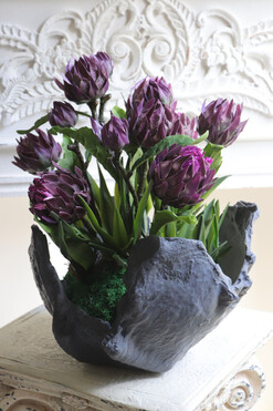 Volcan Protea Violet, nowoczesna kompozycja nagrobna, wys.44cm