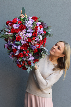 Fiolet&Czerwień, wiązanka nagrobna, serce, dł.57cm