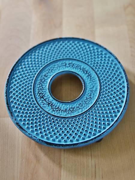 Awaji, żeliwna podkładka pod dzbanek, turkusowa, śr.13cm