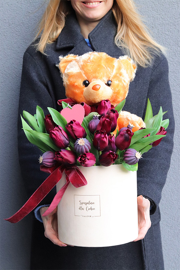 Teddy for Love, walentynkowy flowerbox kwiatowy z misiem