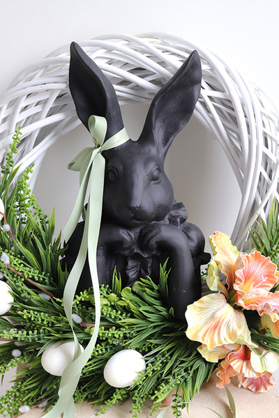 Black Easter, wiosenny wianek z zajączkiem