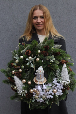 OD RĘKI uroczy świąteczny wianek, Bałwanek na Huśtawce, śr.52cm
