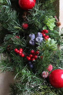 OD RĘKI Berry Xmas, girlanda świąteczna z bombkami, dł.130cm