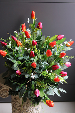 Czerwień Tulipanów, wiosenna wiązanka nagrobna, dł.75cm