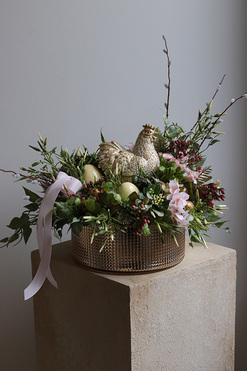 OD RĘKI Kurka, stroik wielkanocny z kurą, wym.27x43cm