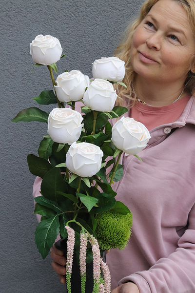 Clear Design Roses Ecru, nowoczesny bukiet nagrobny we wkładzie