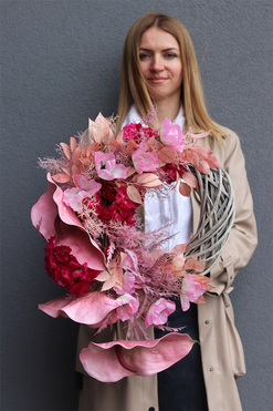 OD RĘKI Pink Design, wianek na drzwi z anturium, rozp.56cm