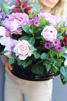 Nerute, kompozycja nagrobna w misie	