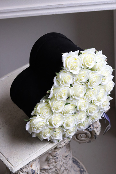 Czysta Miłość, serce flowerbox z różami na walentynki