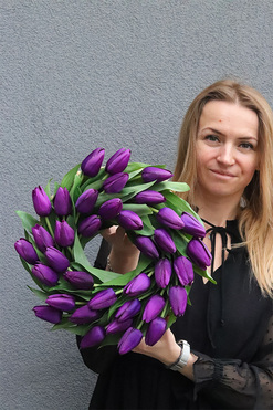 Witaj Wiosno Violeti 2, elegancki wianek z tulipanów, śr.37cm 