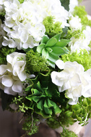 Jullista, biała kompozycja kwiatowa, wym.26x53cm 