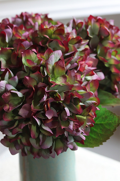 Blumelia Hydrangea Turkus, kompozycja kwiatowa hortensje w wazonie