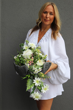 White Cristal, nowoczesna kompozycja nagrobna w misie, wys.34cm