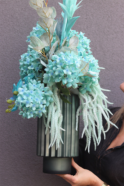 Szlachetna Morlano, kompozycja ze strelicją w wazonie