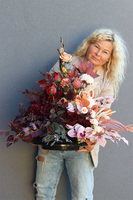 Lucile Benjamin, kompozycja nagrobna w naczyniu