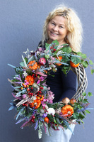 Velvet Pumpkins 2, jesienny asymetryczny wianek z dyniami