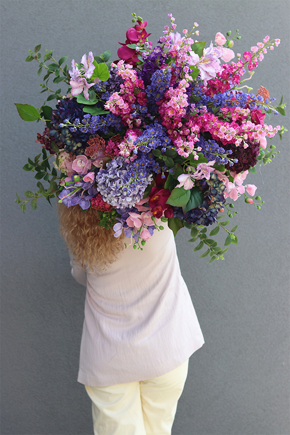 Bellrose, wielki dekoracyjny bukiet w wazonie