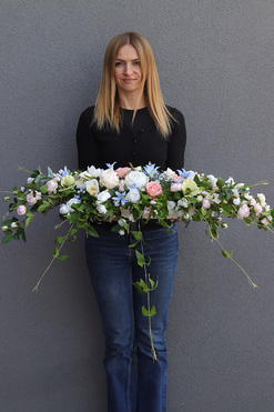 Longia Pastellano, kompozycja kwiatowa na długi stół, wym.20x110x25cm