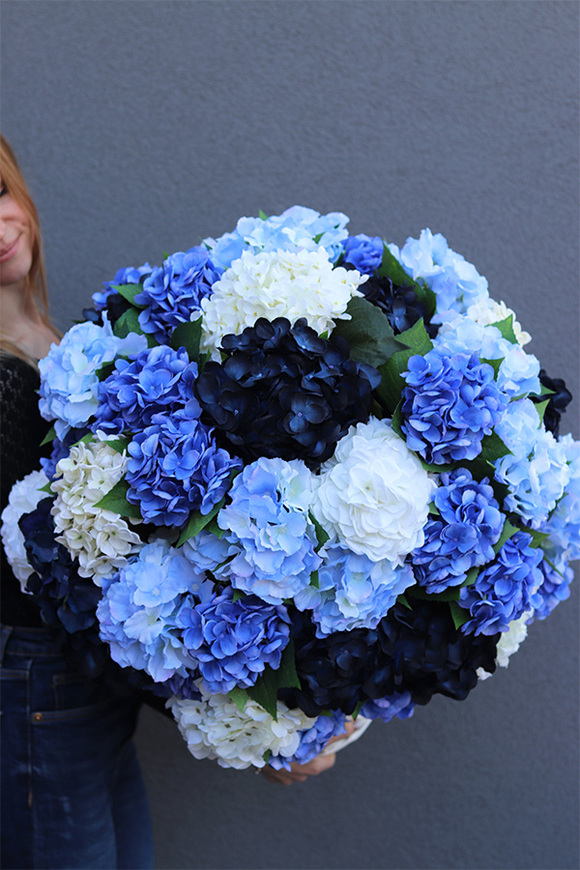 Karenao Hortensje Blue 2, kosz z hortensjami