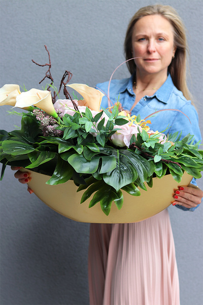 Bliskość Cappuccino Goldi 2, kompozycja nagrobna w naczyniu łódce