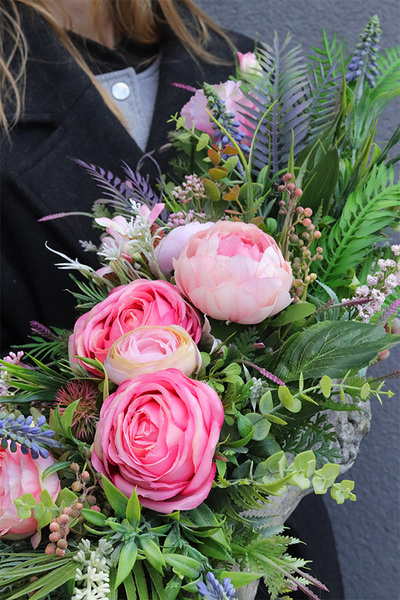 Urenissa, kompozycja kwiatowa w konarze