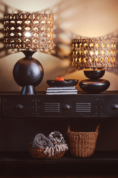 Nero lampa stołowa z plecionym abażurem	