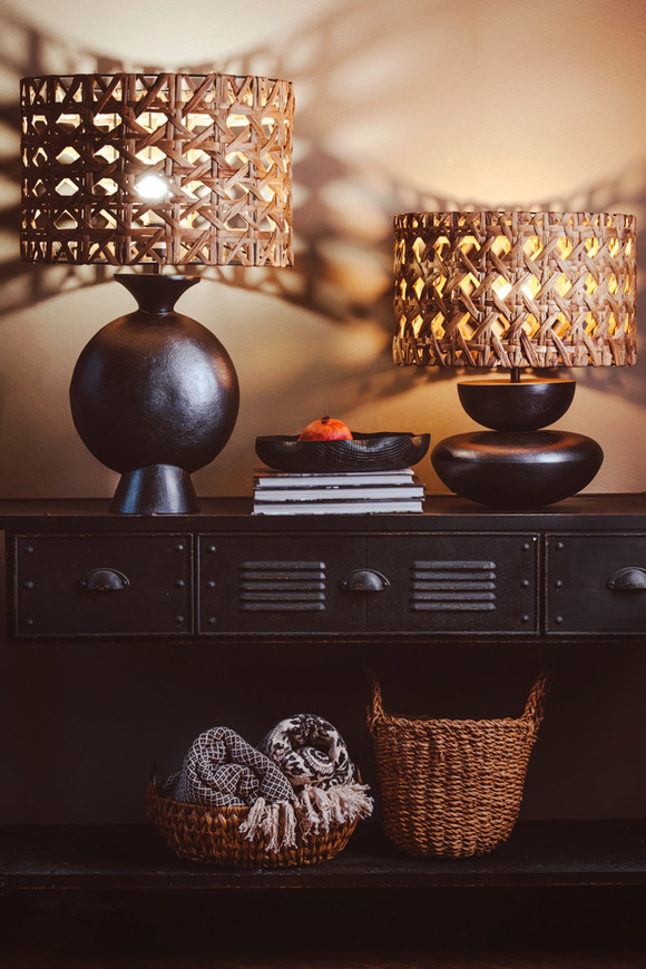 Nero lampa stołowa z plecionym abażurem	