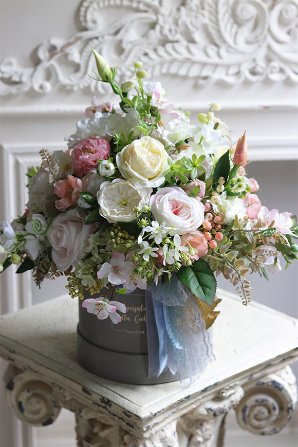 Ballerina, welurowy flowerbox z kwiatami
