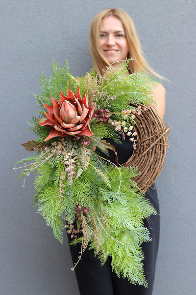 bogaty asymetryczny zielony wianek z karczochem, Naturaless, wym.68x45cm