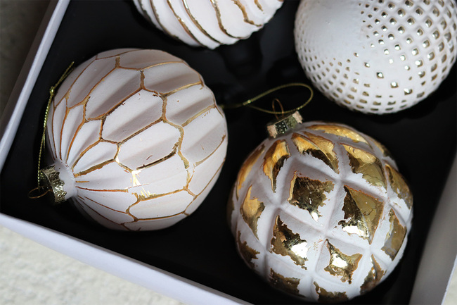Golden Snow, błyszczące świąteczne bombki