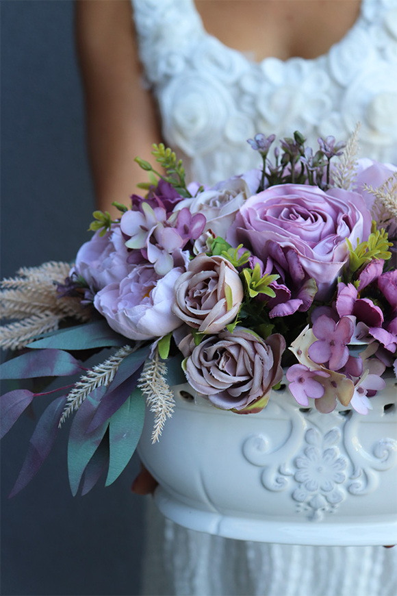 Pudrino Violet, fioletowa kompozycja kwiatowa w naczyniu, wym.23x42cm