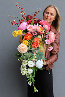 Tęcza Beauty, dekoracja w koszu z plecionego drewna