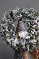 Greyland, zimowy wianek ze skrzatem