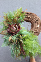 bogaty asymetryczny zielony wianek z karczochem, Naturaless B, wym.68x45cm