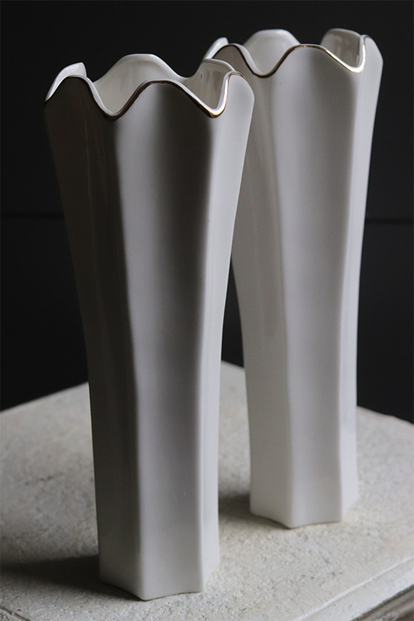 Fleur Blanche, ceramiczny smukły wazon