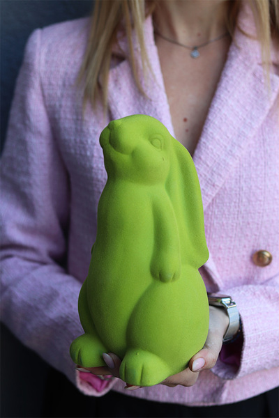 Bunny Green, wielkanocna figurka zając welurowy