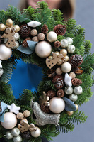 Łyżwa, świąteczny, iglasty wianek ze złotymi ozdobami, śr.30cm