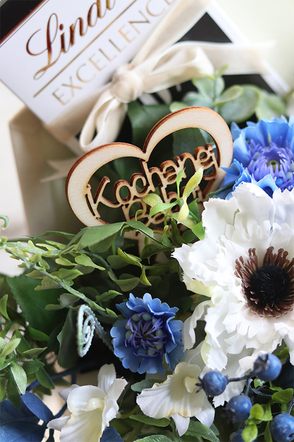 bardzo urocza koperta / flowerbox z czekoladą, Gisani Chocolates, wym.30x38cm  