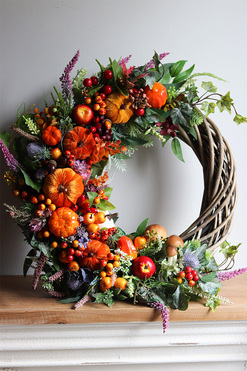 Velvet Pumpkins, jesienny asymetryczny wianek z dyniami, rozp.55cm  