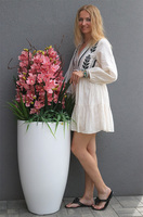  Sweet Pink Fiberglass, podłogowy storczyk w donicy