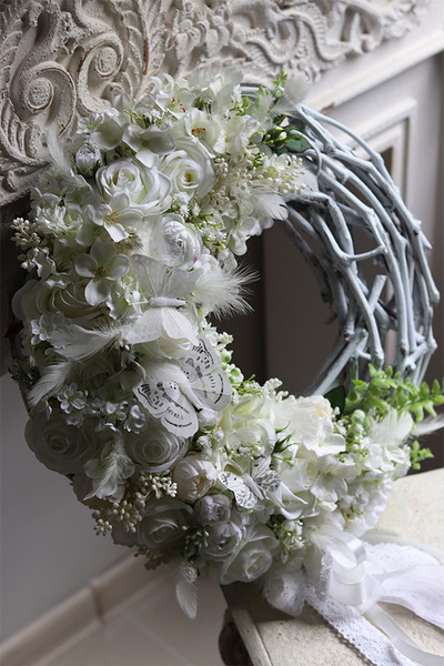 Komunijna Melodia, biały wianek komunijny z motylem