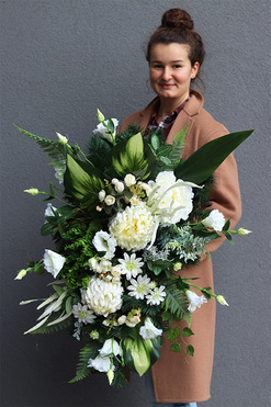 Nenisa, biała wiązanka nagrobna z chryzantemami, dł.76cm