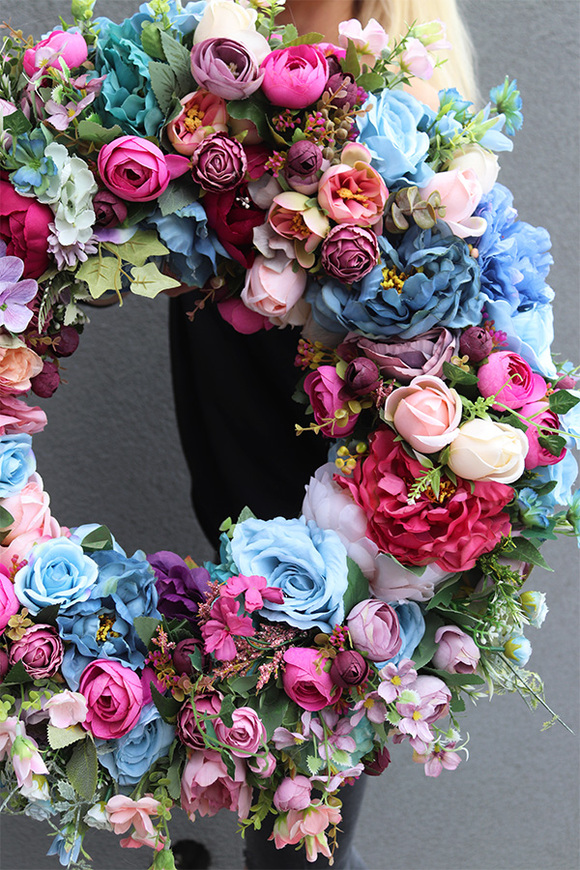 Caryca Nellia, duży kolorowy wianek