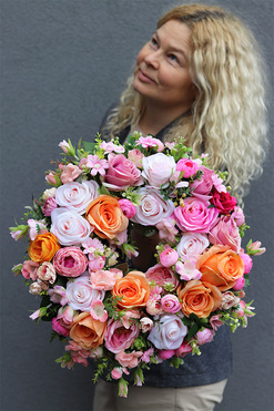 Morello Rich, różowo-brzoskwiniowy wianek na drzwi, śr.41cm 