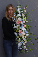 Longia Pastellano, kompozycja kwiatowa na długi stół