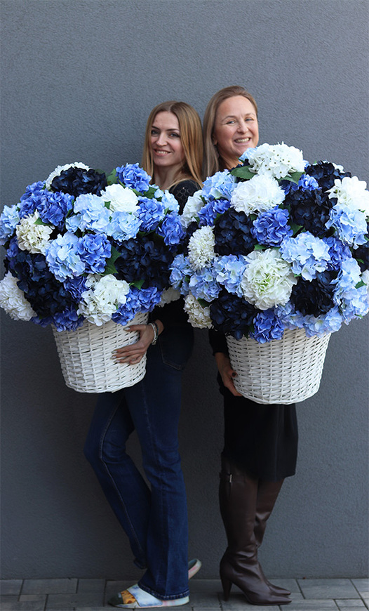 Karenao Hortensje Blue 2, kosz z hortensjami