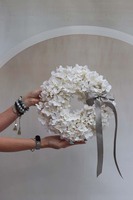 Mroźne Hortensje, zimowy wianek z błyszczących kwiatów