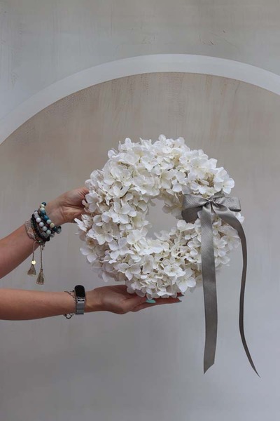 Mroźne Hortensje, zimowy wianek z błyszczących kwiatów