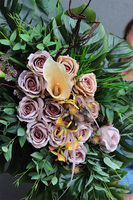 Bliskość Cappuccino Goldi 2, kompozycja nagrobna w naczyniu łódce