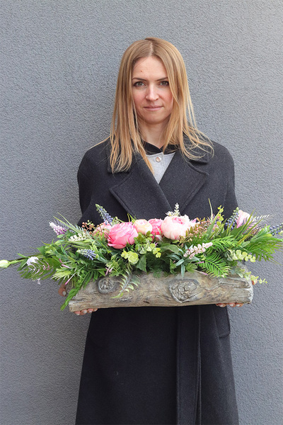 Urenissa, kompozycja kwiatowa w konarze